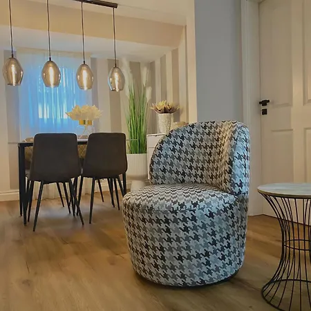 Apartment C&b Homes *